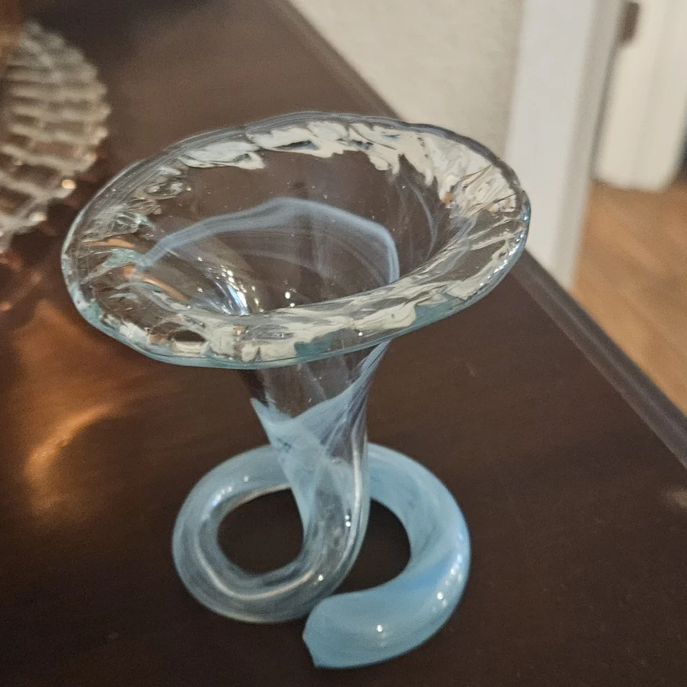 vintage hand-blown art glass trumpet vase